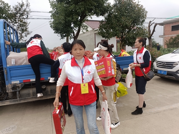 “淮小红”“双节”奉献忙5