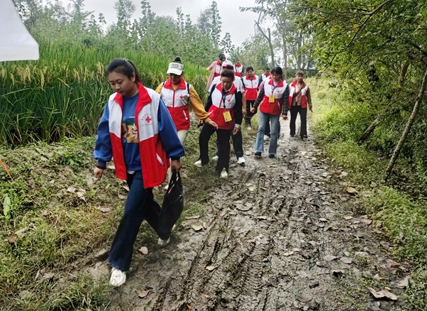 “淮小红”“双节”奉献忙14