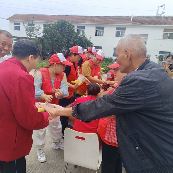 “淮小红”“双节”奉献忙22