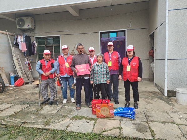 “淮小红”“双节”奉献忙23