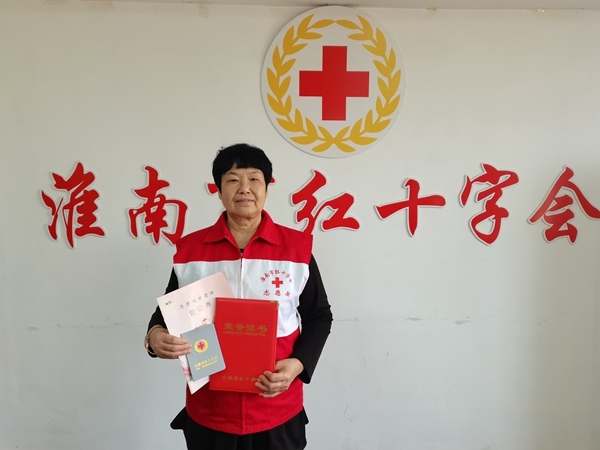 侯大妈动员来第8位“捐遗”志愿者1