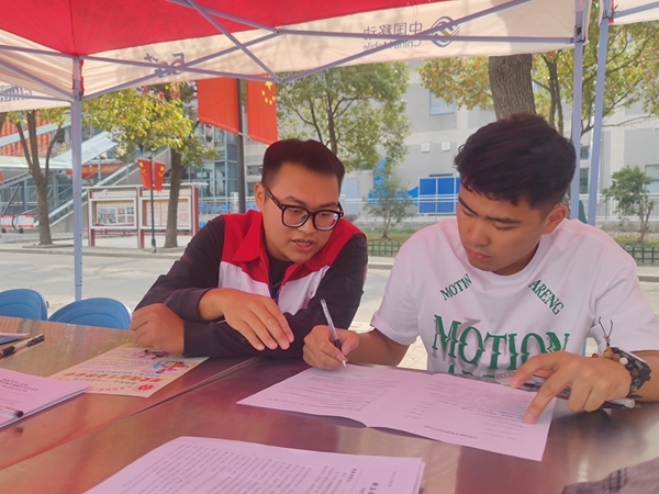 淮职志愿者献血留样忙12