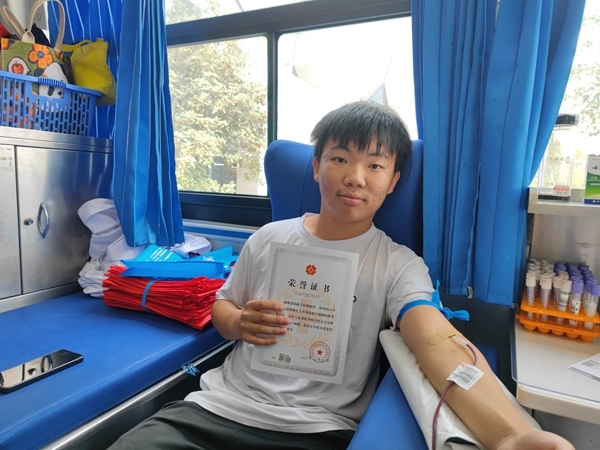 淮职志愿者献血留样忙2