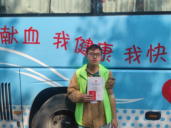 淮职志愿者献血留样忙22