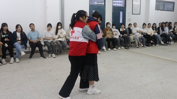 淮南联合大学开展第二期红十字救护员培训2