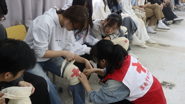 淮南联合大学开展第二期红十字救护员培训3