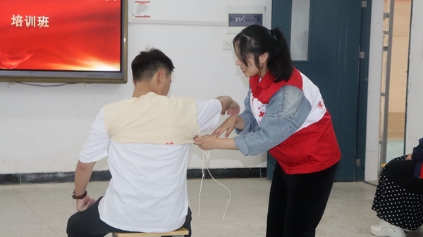 淮南联合大学开展第二期红十字救护员培训6
