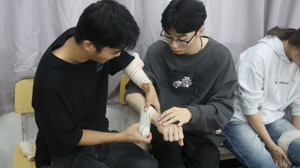 淮南联合大学开展第二期红十字救护员培训8