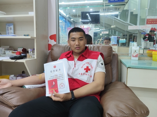 三员“淮小红”同获三季度市学雷锋志愿服务典型1