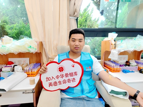 三员“淮小红”同获三季度市学雷锋志愿服务典型11