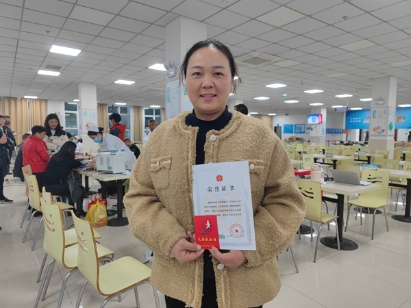 “淮小红”一天两场献血采样11