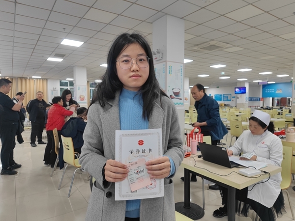 “淮小红”一天两场献血采样12