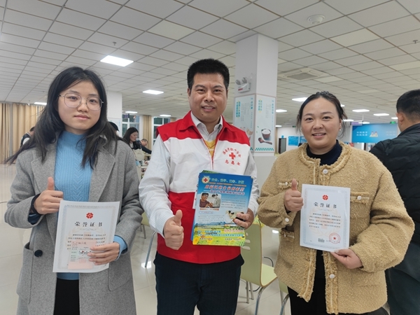 “淮小红”一天两场献血采样13