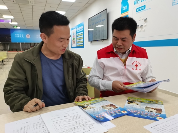 “淮小红”一天两场献血采样3