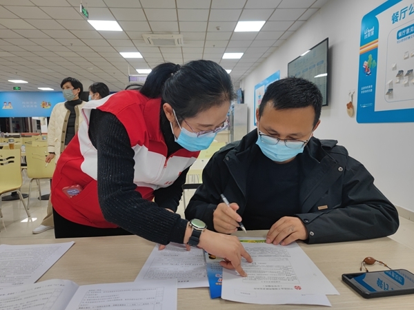 “淮小红”一天两场献血采样8