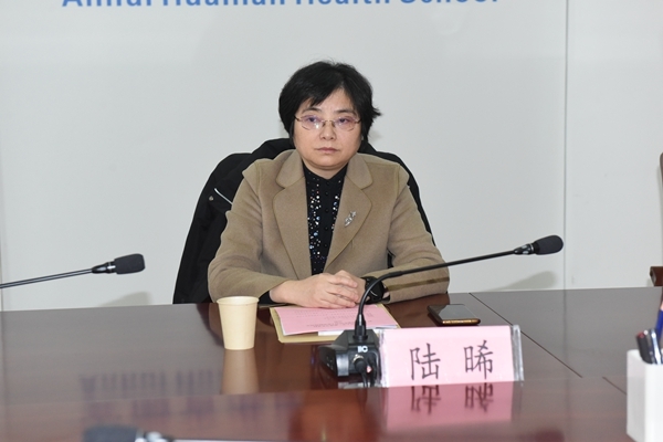 市领导为首批学校红十字应急救护培训工作站授牌2