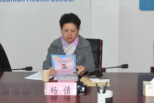 市领导为首批学校红十字应急救护培训工作站授牌4