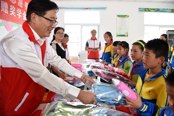 淮南两名红十字志愿者获全国先进典型2