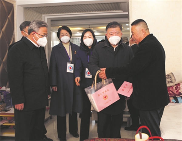 陈竺在天津调研博爱家园项目和志愿服务工作