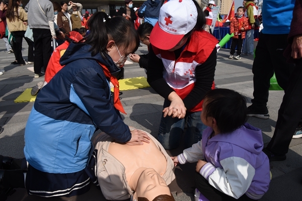 “淮小红”全市学雷锋纪念日活动显身手21