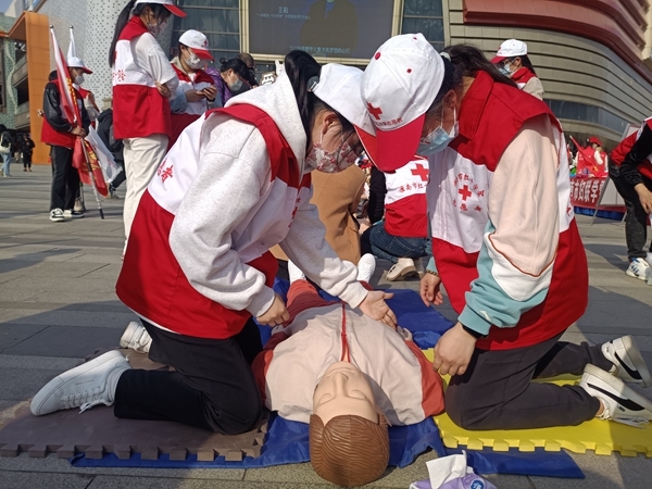 “淮小红”全市学雷锋纪念日活动显身手25