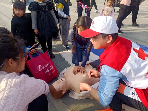 “淮小红”全市学雷锋纪念日活动显身手26