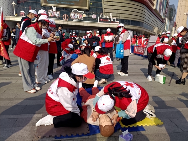 “淮小红”全市学雷锋纪念日活动显身手27