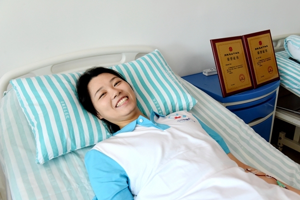 胡敏君,阳光女孩侠肝义胆捐“髓”救命22
