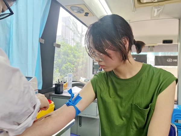 胡敏君,阳光女孩侠肝义胆捐“髓”救命6