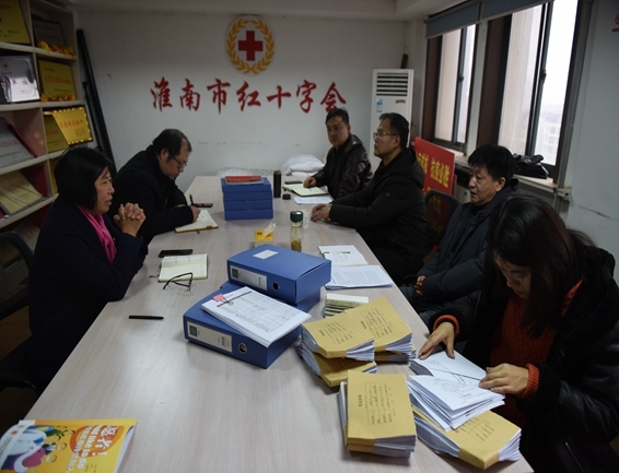 驻市卫健委纪检监察组督查市红十字会双节期间作风建设2