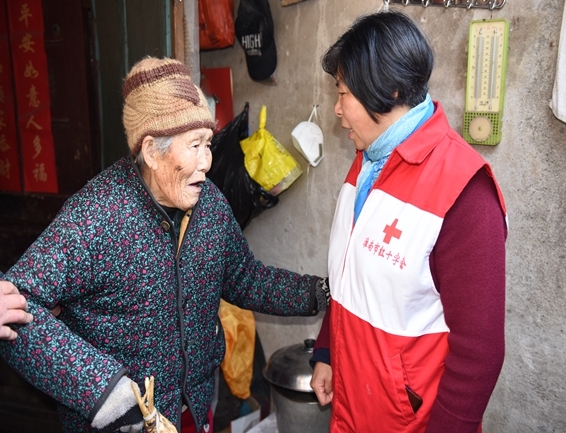 淮南市红十字会博爱送万家防疫与关爱并重4