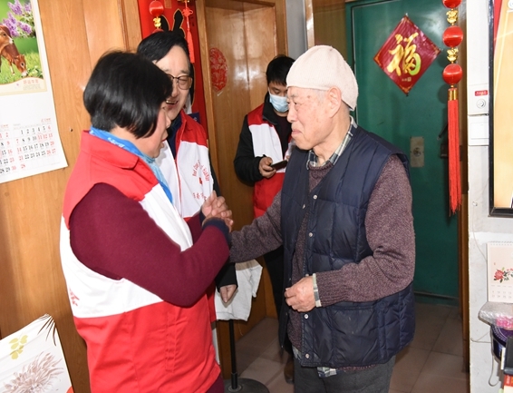 淮南市红十字会慰问遗体捐献志愿者及困难捐献者家属9