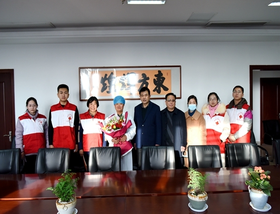 淮南市红十字会慰问优秀志愿者和造血干细胞捐献者10