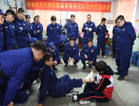 淮南市红十字会为危化救援队进行救护员培训3
