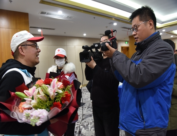 淮南欢送第37例造血干细胞捐献者杭天赴捐10