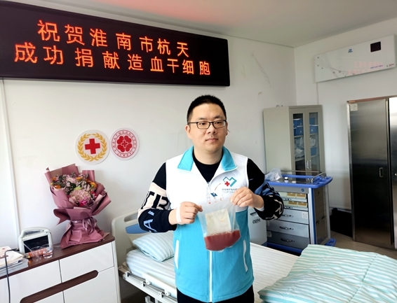 90后小伙14年默默坚守爱的约定30