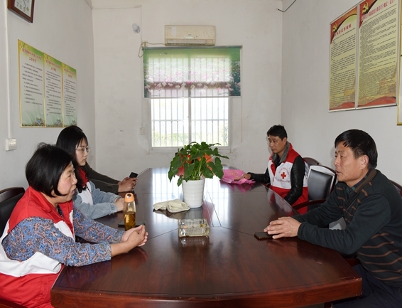 淮南市红十字会不减包保力度深入帮扶村调研走访1