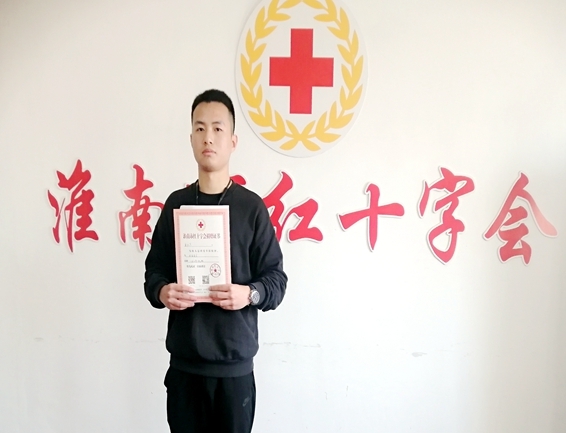 淮南96后特警一份特别的“见面礼”2