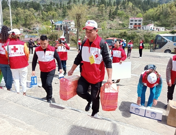 接受红色教育，传承红色精神15