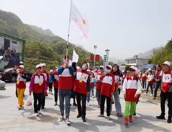 接受红色教育，传承红色精神2