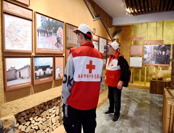 接受红色教育，传承红色精神9