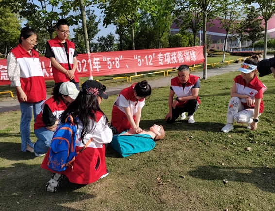 淮南市红十字会救援队用行动纪念“5.8”“5.12”1