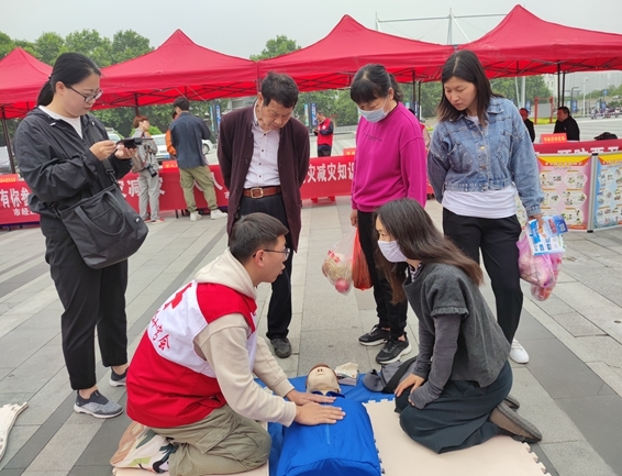 淮南市县区红十字会同步参加“5.12”主题宣传活动1