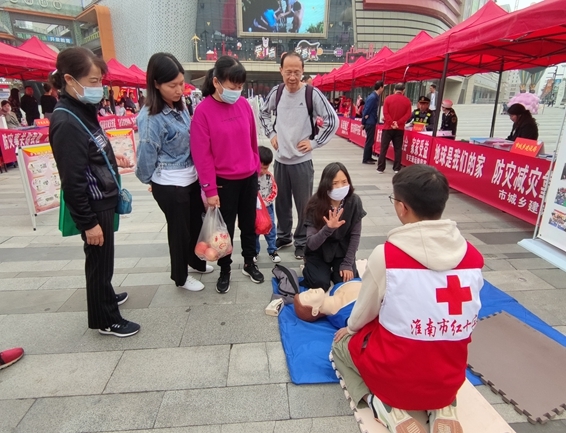 淮南市县区红十字会同步参加“5.12”主题宣传活动3