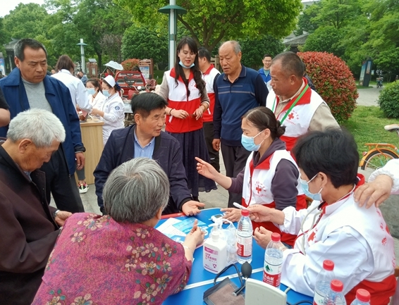 淮南市红十字会好人朱士兵志愿服务队开展助残日服务活动3