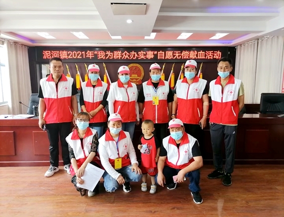 淮南市红十字志愿者连续开展献血采样服务18