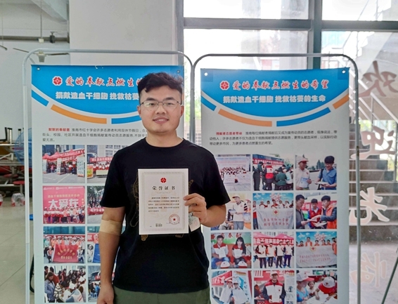 淮南市红十字志愿者连续开展献血采样服务22