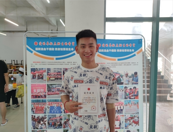 淮南市红十字志愿者连续开展献血采样服务23