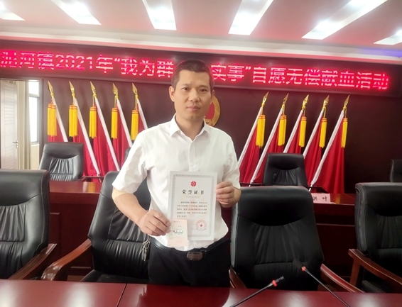 淮南市红十字志愿者连续开展献血采样服务9