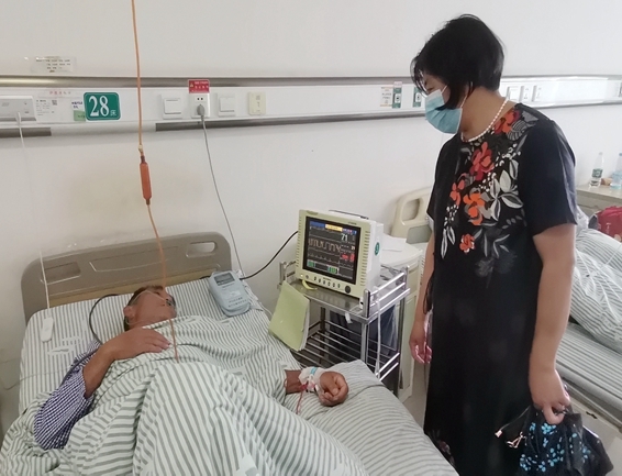 淮南市红十字会看望患病帮扶户